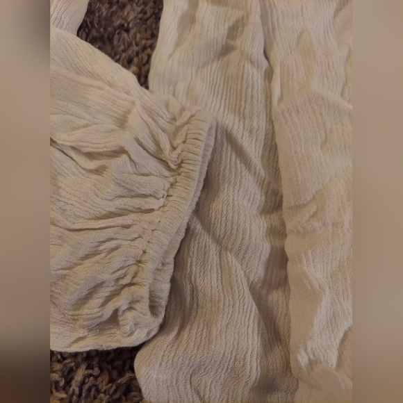 Flowy Long Sleeved Crop Top with Slit Back - Picture 2 of 8